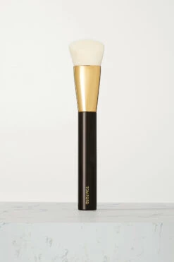 Hot Sale 💯 TOM FORD BEAUTY Shade And Illuminate Foundation Brush In Colorless ✔️